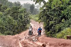 Cô giáo vượt trăm cây số dạy tiếng Anh cho trò vùng biên