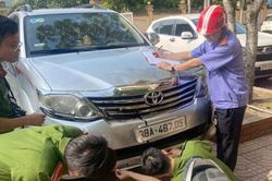 Mâu thuẫn trong bàn nhậu về nhà lấy xe ô tô đuổi theo tông bạn nhậu trọng thương