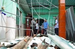 Người dân Long An trải qua một đêm kinh hoàng vì lốc xoáy