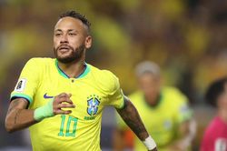 Neymar phá kỷ lục của Pele, Brazil thắng giòn 5-1