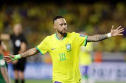 Neymar phá kỷ lục của Pele, Brazil thắng giòn 5-1