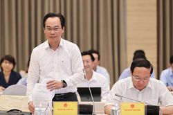 Thứ trưởng Bộ GD&ĐT: Tiến tới không dùng tiền mặt để tránh lạm thu tại các trường