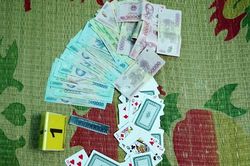 Tạm giữ hình sự 13 đối tượng đánh bạc