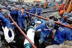 Chờ đợi kỳ tích từ cuộc giải cứu ở hang sâu 1.000m