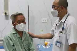 Sốt xuất huyết có nên tắm không?