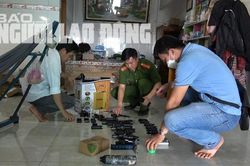 CLIP: Phát hiện kho 'hàng nóng' tại nhà bà Huỳnh Thị Đèo
