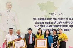 Trao Giải thưởng sáng tác, quảng bá tác phẩm văn học nghệ thuật, báo chí về chủ đề học tập và làm theo tư tưởng, đạo đức, phong cách Hồ Chí Minh