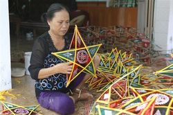 Lấp lánh ánh đèn ông sao Trung Thu ở làng nghề hơn 100 tuổi