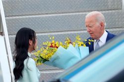 Những hình ảnh đầu tiên của Tổng thống Hoa Kỳ Joe Biden tại Việt Nam