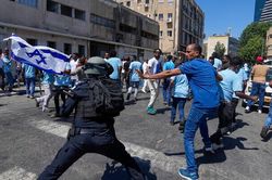 Israel tạm đóng cửa các nhà thờ của người Eritrea sau bạo loạn