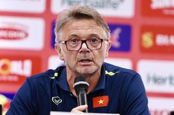 HLV Troussier: 'Cầu thủViệt Nam tập 10 lần mới ghi được 1 bàn'
