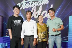 Bố mẹ Xuân Định Vietnam Idol: 'Chúng tôi tự hào vì con trai đã một mình đi lên'