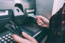 Làm gì khi ATM không nhả tiền dù tài khoản đã bị trừ?