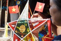 Người 'giữ lửa' thắp sáng đèn ông sao làng Hậu Ái