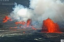 Núi lửa Kilauea ở Hawaii phun trào sau gần 2 tháng im ắng