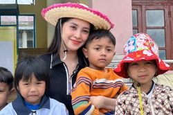 Hoa hậu Tiểu Vy cùng mẹ mang hàng tấn quà gửi tặng trẻ em nghèo vùng cao
