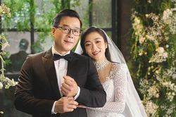 Suốt năm qua, 'vua cá Koi' và Hà Thanh Xuân luôn có động thái vô cùng trái ngược