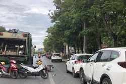 Tài xế ô tô mở cửa bất ngờ khiến người phụ nữ đi xe máy tử vong