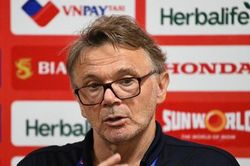 HLV Troussier tiết lộ lý do loại Văn Lâm, nói Công Phượng chỉ ở mức chấp nhận được