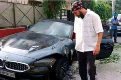 Xe BMW Z4 hoàn toàn mới đỗ trước cửa nhà bị kẻ lạ mặt tưới xăng đốt