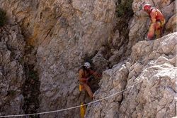 Cuộc đua giải cứu nhà thám hiểm người Mỹ mắc kẹt dưới hang động sâu hơn 1.000m
