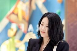 Go Hyun Jung khoe vẻ quyến rũ ở tuổi 52, khác hẳn hình ảnh 'nàng dâu bị gia tộc Samsung ruồng bỏ' năm nào