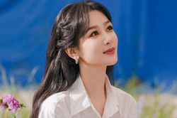 Dương Tử được khen trẻ trung khi đứng cạnh đàn em, Dương Mịch lập tức bị réo tên