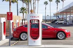 Các trạm sạc là máy đẻ tiền của hãng xe điện Tesla