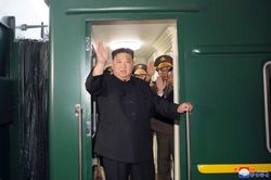 Ông Kim Jong-un rời Triều Tiên trên chuyến tàu đặc biệt tới thăm Nga