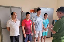 Bắt giữ 5 nhân viên bốc xếp hành lý ký gửi tại Sân bay Nội Bài giật khóa valy, trộm tài sản