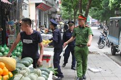 Phường Xuân La tăng cường xử lý vi phạm trật tự đô thị