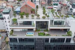 Đột nhập siêu biệt thự 'trên không' có nhà cổ trên nóc giữa Hà Nội