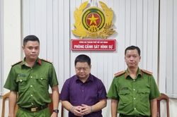 Bắt đối tượng lừa 100.000 USD 'chạy án' của cựu Cục trưởng Cục đăng kiểm Việt Nam