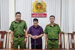 Bắt đối tượng nhận 100.000 USD để 'chạy án' cho cựu Cục trưởng Cục đăng kiểm Việt Nam
