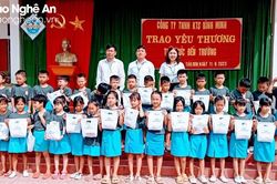 Trao 80 triệu đồng cho Chương trình 'Trao yêu thương – Tiếp sức đến trường' tại huyện Anh Sơn
