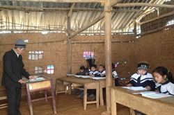 Ưu tiên nguồn lực đầu tư kiên cố hóa trường lớp vùng đặc biệt khó khăn