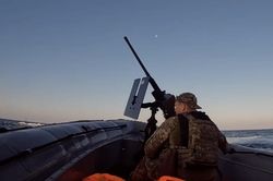 Video lực lượng đặc nhiệm Ukraine giành lại giàn khoan ở Biển Đen