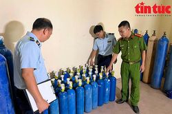 Triệt phá địa điểm tập kết 'khí cười' đi các tỉnh tiêu thụ