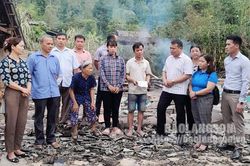 Văn Quan: Hỗ trợ 5 triệu đồng cho gia đình bị cháy nhà