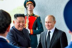 Ông Kim Jong-un rời Triều Tiên lên tàu hỏa bọc thép tới Nga