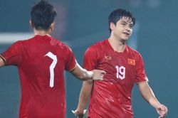 Xem cầu thủ U23 Việt Nam phản lưới, lập tức ghi bàn chuộc lỗi