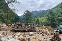 10 người chết và mất tích do lũ ống bất ngờ đổ về trong đêm, Thủ tướng chỉ đạo khẩn