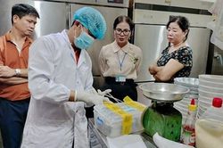 Quảng Nam: Vụ 'cả gia đình ăn bánh mì' đã có 91 người ngộ độc