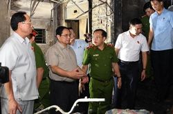 Thủ tướng thị sát hiện trường vụ cháy đặc biệt nghiêm trọng tại Hà Nội