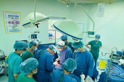 Cứu thanh niên nguy kịch do bị 5 nhát chém
