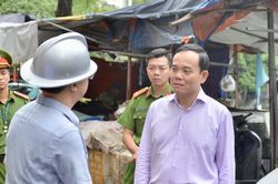 Phó Thủ tướng Trần Lưu Quang kiểm tra, chỉ đạo khắc phục hậu quả vụ cháy nghiêm trọng ở Hà Nội