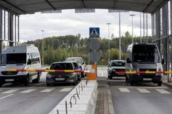 Latvia 'ra tay' với ô tô đăng ký ở Nga; Moscow lên tiếng về quyết định của EU