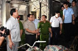 Thủ tướng Phạm Minh Chính thị sát hiện trường vụ cháy chung cư đặc biệt nghiêm trọng tại Hà Nội