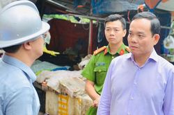 Phó Thủ tướng xuống hiện trường vụ cháy chung cư mini ở Hà Nội