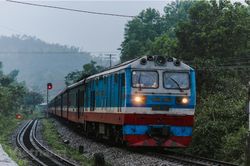 Khách đi tàu hỏa có thể quét mã QR để mua đặc sản vùng, miền